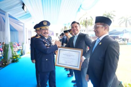 BRI menerima Piagam Penghargaan Mitra Kerja Sama dari Kementerian Imigrasi dan Pemasyarakatan Republik Indonesia (IMIPAS). Foto: Dok BRI