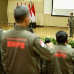 Kepala BNPB Letjen TNI Suharyanto membuka acara pelatihan Senior Disaster Management Training (SDMT) diadakan di Auditorium Gedung Pusdiklat BNPB, Sentul, Bogor, Jawa Barat, Senin (10/11/2025). Foto: Ist