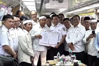 Dedi Mulyadi menjelaskan rencana pembangunan Kereta Kilat Pajajaran, kerja sama Pemprov Jabar dan KAI. Foto: Tangkap layar IG @dedimulyadi71