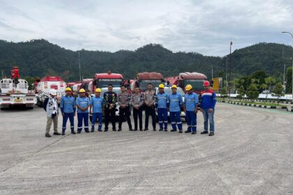 Satgas Nataru bertugas memonitor kebutuhan energi dan infrastruktur distribusi di seluruh wilayah Indonesia, sebagai wujud Pertamina melayani masyarakat Indonesia dengan sepenuh hati, termasuk di titik rawan bencana. Foto: Dok Pertamina