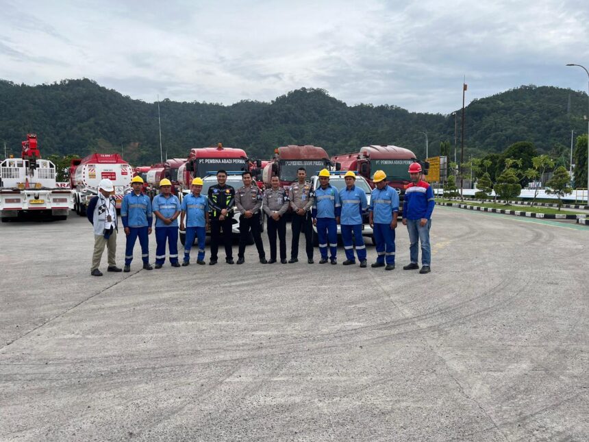 Satgas Nataru bertugas memonitor kebutuhan energi dan infrastruktur distribusi di seluruh wilayah Indonesia, sebagai wujud Pertamina melayani masyarakat Indonesia dengan sepenuh hati, termasuk di titik rawan bencana. Foto: Dok Pertamina
