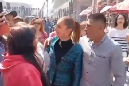 Presiden Meksiko Claudia Sheinbaum dilecehkan saat sedang menyapa warga. Foto: X @whatsrightsam