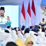 Presiden Prabowo Subianto saat meluncurkan Program Digitalisasi Pembelajaran untuk Indonesia Cerdas yang digelar terpusat di SMPN 4 Kota Bekasi, Senin (17/11/2025). Foto: BPMI Setpres