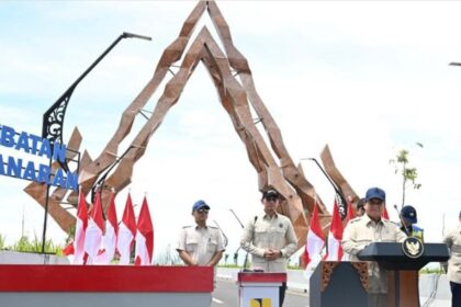 Presiden Prabowo Subianto meresmikan Jembatan Kabanaran di Kabupaten Bantul, Yogyakarta, Rabu (19/11/2025). Foto: BPMI Setpres