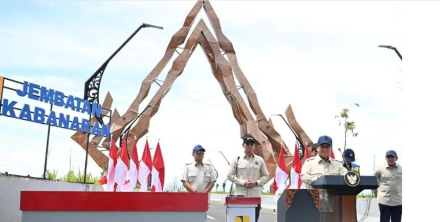 Presiden Prabowo Subianto meresmikan Jembatan Kabanaran di Kabupaten Bantul, Yogyakarta, Rabu (19/11/2025). Foto: BPMI Setpres