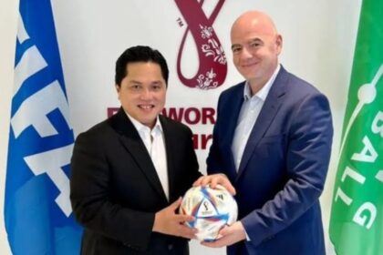 Ketum PSSI Erick Thohir bertemu dengan Presiden FIFA Gianni Infantino. Foto: Ist