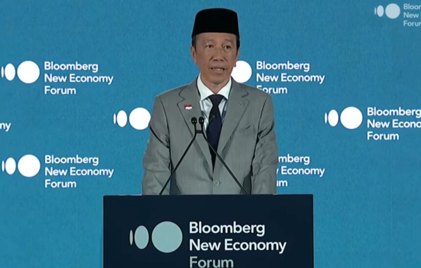 Presiden ke-7 Joko Widodo berpidato dalam Bloomberg Economy Forum di Singapura. Foto: Tangkapan layar youtube Bloomberg New Economy
