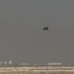 Jet tempur Tejas buatan dalam negeri India kecelakaan saat melakukan manuver udara di Dubai Airshow. Foto: Tangkapan video X