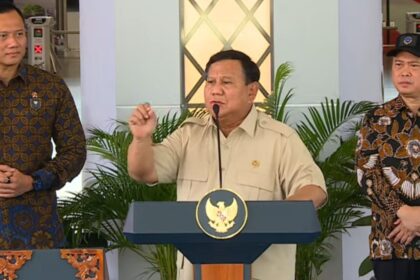 residen Prabowo Subianto saat meresmikan Stasiun Tanah Abang, Jakarta Pusat, Selasa (4/11/2025). Foto: ipol.id