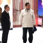 Presiden Prabowo Subianto bersama Wakil Ketua DPR Sufmi Dasco Ahmad, dan Mensesneg Praseto Hadi. Foto: Instagram @kemensetneg.ri