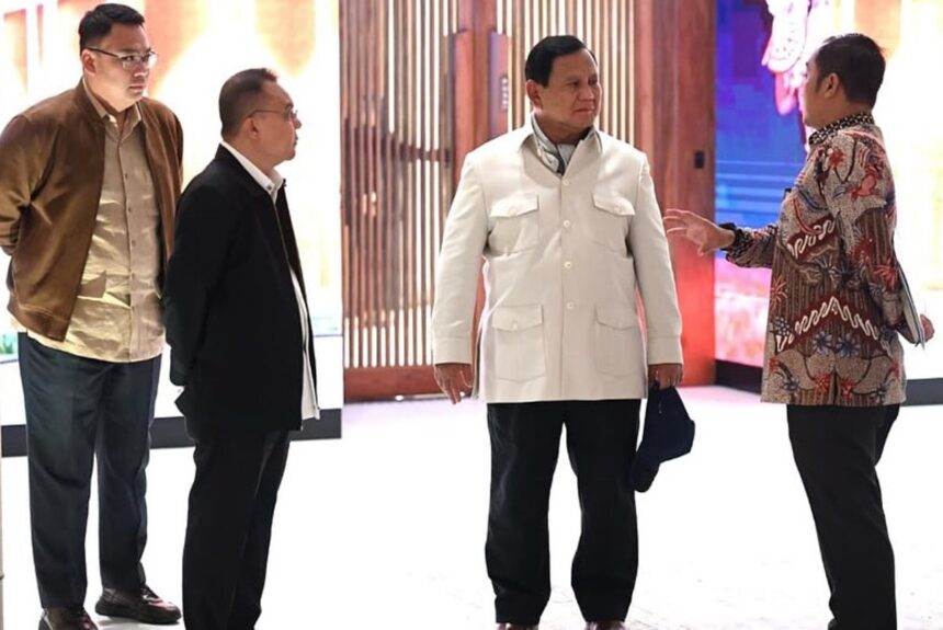 Presiden Prabowo Subianto bersama Wakil Ketua DPR Sufmi Dasco Ahmad, dan Mensesneg Praseto Hadi. Foto: Instagram @kemensetneg.ri