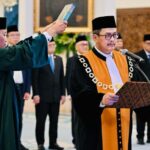 Pengucapan sumpah Dwiarso Budi Santiarto sebagai Wakil Ketua Mahkamah Agung (MA) Bidang Non Yudisial di Istana Negara, Jakarta, Senin (10/11/2025). Foto: Setneg