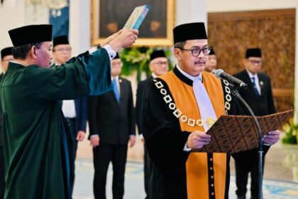 Pengucapan sumpah Dwiarso Budi Santiarto sebagai Wakil Ketua Mahkamah Agung (MA) Bidang Non Yudisial di Istana Negara, Jakarta, Senin (10/11/2025). Foto: Setneg