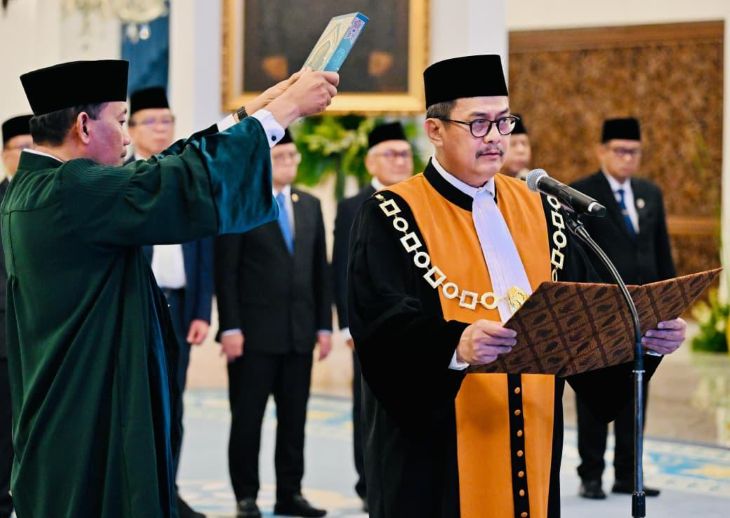 Pengucapan sumpah Dwiarso Budi Santiarto sebagai Wakil Ketua Mahkamah Agung (MA) Bidang Non Yudisial di Istana Negara, Jakarta, Senin (10/11/2025). Foto: Setneg