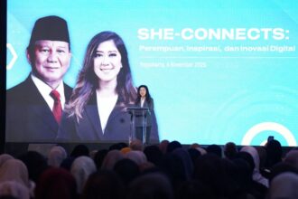 Kementerian Komunikasi dan Digital (Kemkomdigi) tak henti memperluas jangkauan program literasi digital bagi perempuan. Hal itu disampaikan Direktur Jenderal Komunikasi Publik dan Media (Dirjen KPM) Kemkomdigi, Fifi Aleyda Yahya, dalam sambutannya pada forum She-Connects 2025 Seri Yogyakarta, Kamis (6/11/2025). Foto: Amiriyandi/Ditjen KPM Kemkomdigi