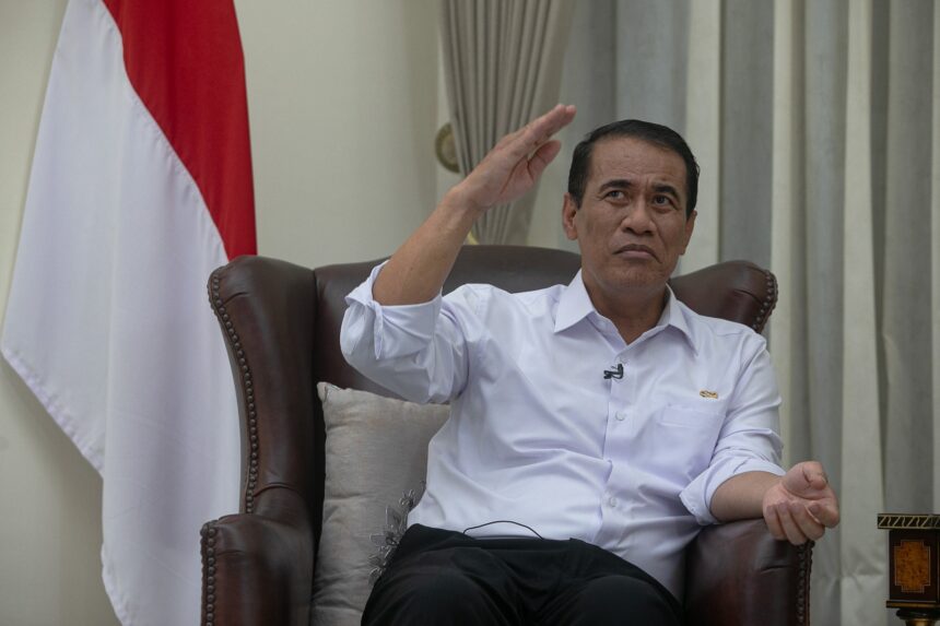 Menteri Pertanian, Amran Sulaiman saat berdialog dalam acara ObrolIndonesia FMB9 di Jakarta. Foto: Dok Humas