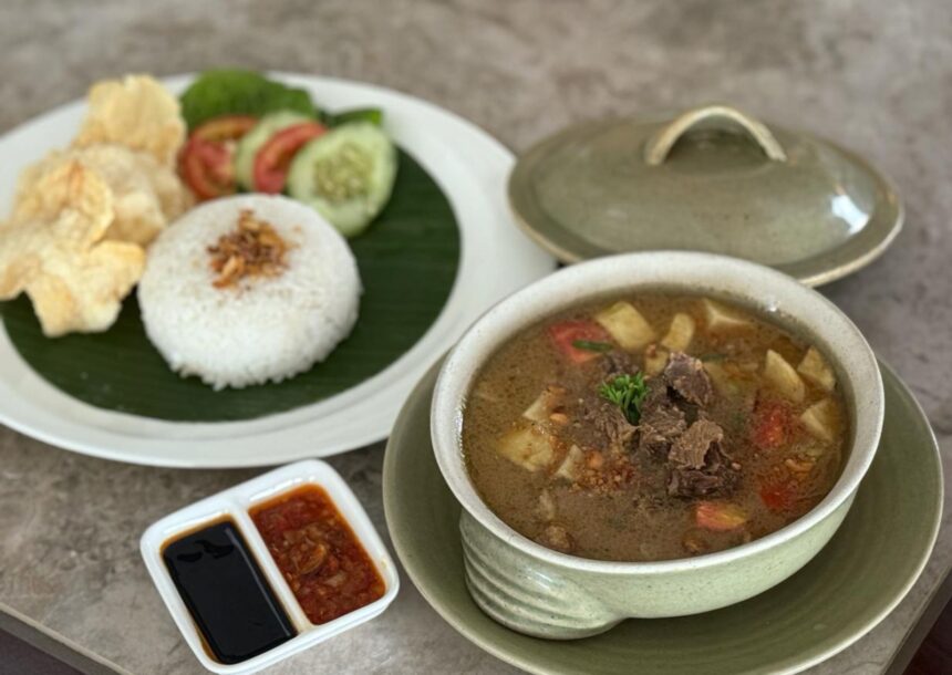 Ayam Lodho. (dok Hotel CIputra Jakarta).