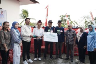 Pegadaian terus berkomitmen mendorong pembangunan inklusif di wilayah kepulauan dan 3T,termasuk para pandai besi di Pulau Binongko. Foto: Dok Humas