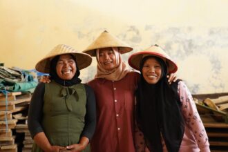 Ketua kelompok Mekaar tidak hanya memimpin administrasi, tetapi juga menyalakan semangat solidaritas dan kemandirian usaha anggota