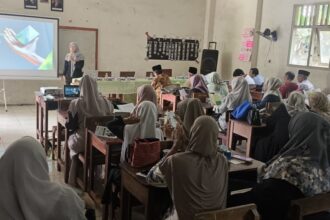 Kantor Cabang BPJS Ketenagakerjaan Jakarta Pluit menggelar sosialisasi program Jaminan Sosial Ketenagakerjaan (Jamsostek) di Gedung SMK Islam Iqro Pasar Kemis, Tangerang, Banten.