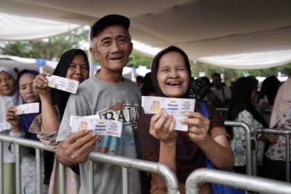 Mengusung tema besar “Sinergi Majukan Negeri”, Bank Mandiri melaksanakan empat program Tanggung Jawab Sosial dan Lingkungan (TJSL) secara nasional yakni Pasar Murah Mandiri, Mandiri Bakti Kesehatan, Aksi Bersih Mandiri, dan Mandiri Peduli Sekolah. Foto: Bank Mandiri