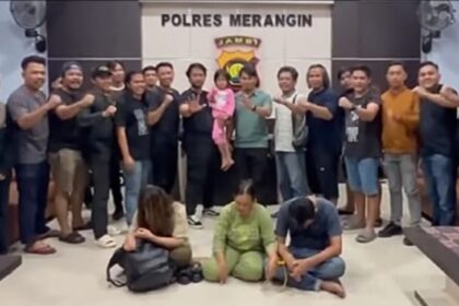 Tersangka penculikan Bilqis Ramadhani diamankan polisi setelah sempat melarikan diri. Foto: IG @fakta.indo