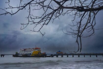 cuaca ekstrem kapal ferry