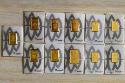 Ilustrasi jejeran emas antam. Foto: Istcok @Fajrul Islam