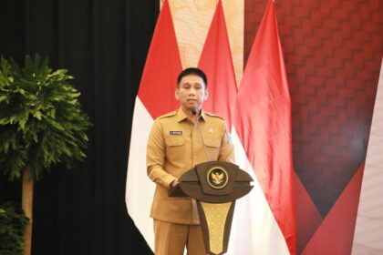 Wamendagri Akhmad Wiyagus saat Rakor Forkopimda Provinsi, Kabupaten/Kota, dan Forkopimcam se-Jatim di Grand City Convention and Exhibition, Surabaya, Selasa (4/11/2025). Foto: Kemendagri