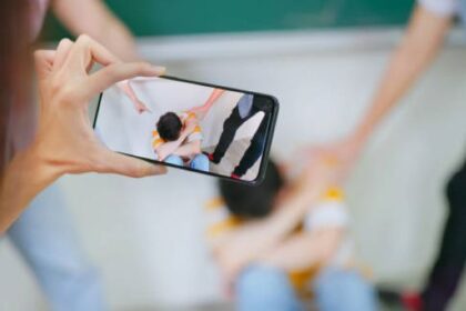 ustrasi, perundungan di lingkungan sekolah. Foto: Istcok @PonyWang