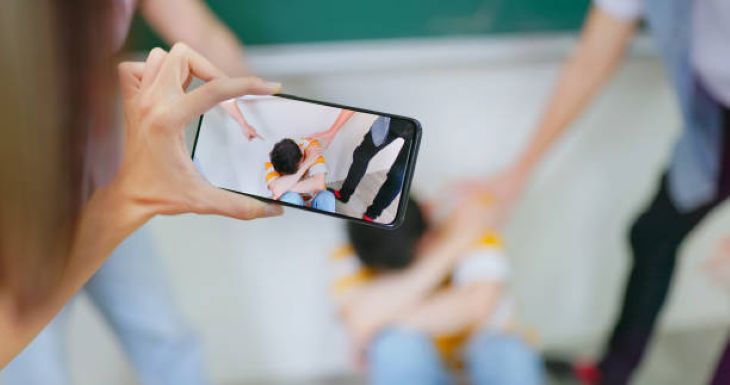 ustrasi, perundungan di lingkungan sekolah. Foto: Istcok @PonyWang