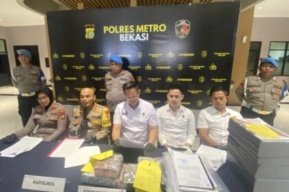 Kapolres Metro Bekasi, Kombes Pol Mustofa saat konferensi pers di Polres Metro Bekasi. Foto: Humas Polres Metro Bekasi