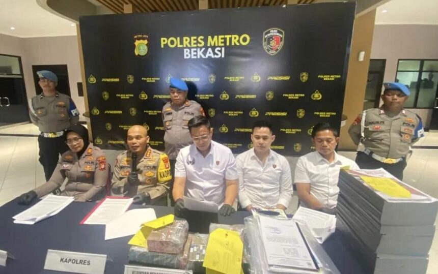 Kapolres Metro Bekasi, Kombes Pol Mustofa saat konferensi pers di Polres Metro Bekasi. Foto: Humas Polres Metro Bekasi