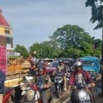 Kondisi kemacetan arus lalu lintas kendaraan di sekitar trafficklights Cijantung-Pasar Rebo mengarah GOR Ciracas di Jalan Raya Bogor, Kelurahan/Kecamatan Ciracas, Jakarta Timur, Sabtu (15/11/2025) siang. Foto: Joesvicar Iqbal/ipol.id