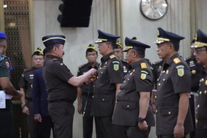 Jaksa Agung ST Burhanuddin saat melantik sejumlah pejabat di lingkungan Kejaksaan RI, Kamis (27/11/2024). Foto: Puspenkum Kejaksaan Agung