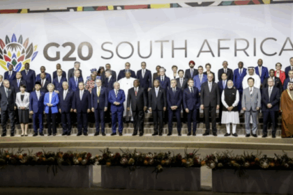 Para pemimpin dunia berfoto bersama dalam KTT Pemimpin G20 di Nasrec Expo Centre di Johannesburg, Afrika Selatan, 22 November 2025. (Foto: EPA)