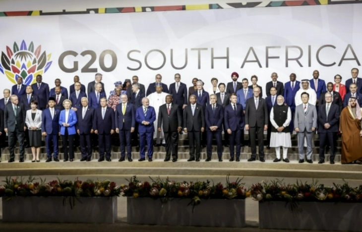 Para pemimpin dunia berfoto bersama dalam KTT Pemimpin G20 di Nasrec Expo Centre di Johannesburg, Afrika Selatan, 22 November 2025. (Foto: EPA)