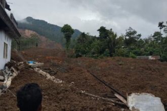 Longsor di adesa Pandanarum, Banjarnegara mengakibatkan 40 rumah tertimbun dan satu orang tewas, Minggu (16/11/2025). (Foto: repro. Mdmcpwmjateng)