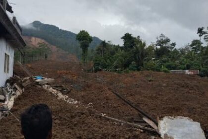 Longsor di adesa Pandanarum, Banjarnegara mengakibatkan 40 rumah tertimbun dan satu orang tewas, Minggu (16/11/2025). (Foto: repro. Mdmcpwmjateng)