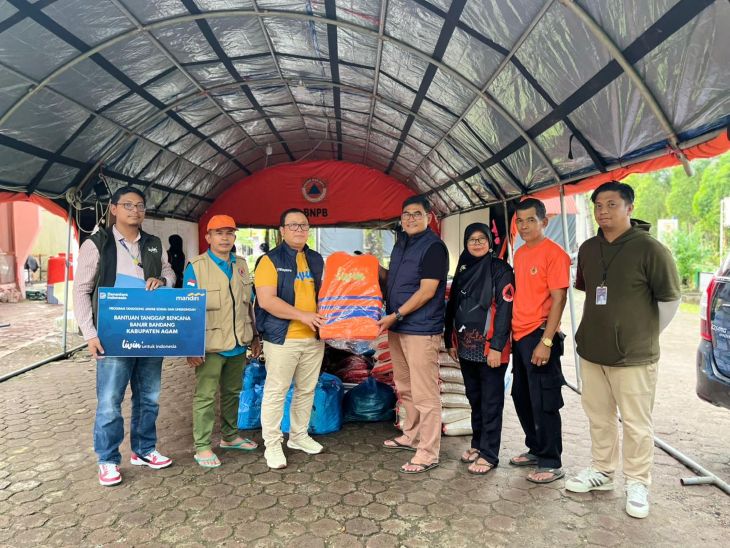 Bank Mandiri telah menyalurkan lebih dari 2.000 paket bantuan untuk mendukung kebutuhan warga di berbagai titik terdampak bencana. Foto: Dok Bank Mandiri
