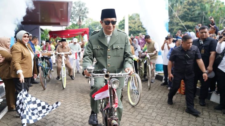 Menteri Agama Nasaruddin Umar saat bersepeda Onthel. Foto: Kemenag
