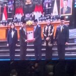 Ketua DPRD DKI Jakarta, Khoirudin bersama gubernur DKI Jakarta, Pramono Anung dalam sidang paripurna.(Foto sofian/ipol.id)
