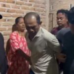 Polisi saat menangkap pria yang membunuh saudara iparnya di Padang Pariaman. (Foto: Ist)