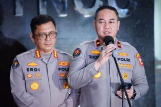 Karopenmas Divhumas Polri, Brigjen Pol Trunoyudo Wisnu Andiko didampingi Kombes Erdi A Chaniago, Kabag Penum Divhumas Polri, Jumat (14/11/2025). Foto: Ist