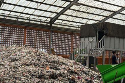 Tumpukan hasil olahan sampah di Tempat Pembuangan Sampah Terpadu (TPST) Sentiong, Jawa Barat.