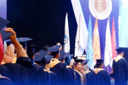 Universitas Dian Nusantara sukses menggelar wisuda ke-3 dan Dies Natalis ke-6 sebagai penegasan komitmen dalam mencetak lulusan berkualitas di era digital.