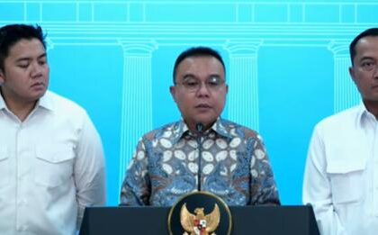 Wakil Ketua DPR Dasco Sufmi Ahmad mengumumkan rehabilitas eks Dirut ASDP Ira Puspadewi (foto: Sekretariat Presiden