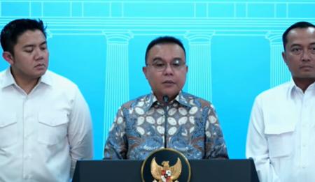 Wakil Ketua DPR Dasco Sufmi Ahmad mengumumkan rehabilitas eks Dirut ASDP Ira Puspadewi (foto: Sekretariat Presiden