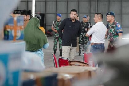Gubernur Sumut Bobby Nasution hadir di tempat pengungsian, memastikan penanganan korban berjalan cepat dan tepat. Foto: IG @bobbynst