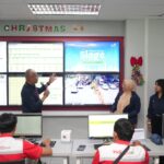 Direktur Utama Telkom Indonesia Dian Siswarini, Komisaris Independen Telkom Ira Noviarti, dan Direktur Human Capital Management Willy Saelan saat melakukan peninjauan langsung kesiapan infrastruktur dan layanan ke Posko TelkomGroup Siaga NATARU 2025/2026 di Telkom Regional III, Malang, pada Senin (15/12). Foto: Telkom Indonesia